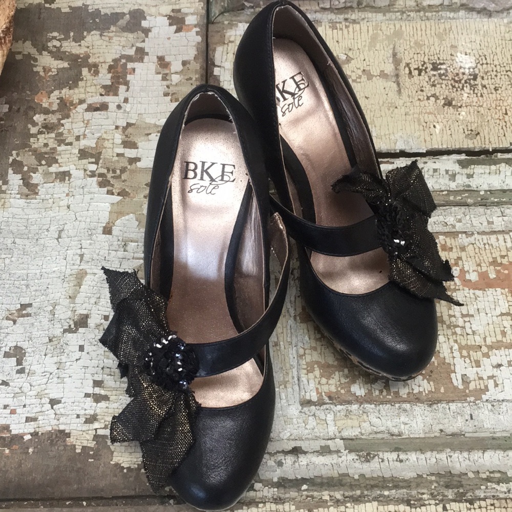 BKE sole black with flower heel